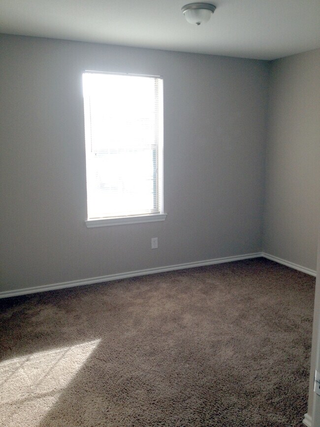 Building Photo - Coming Soon! 2 Bedroom Duplex for Rent in ...