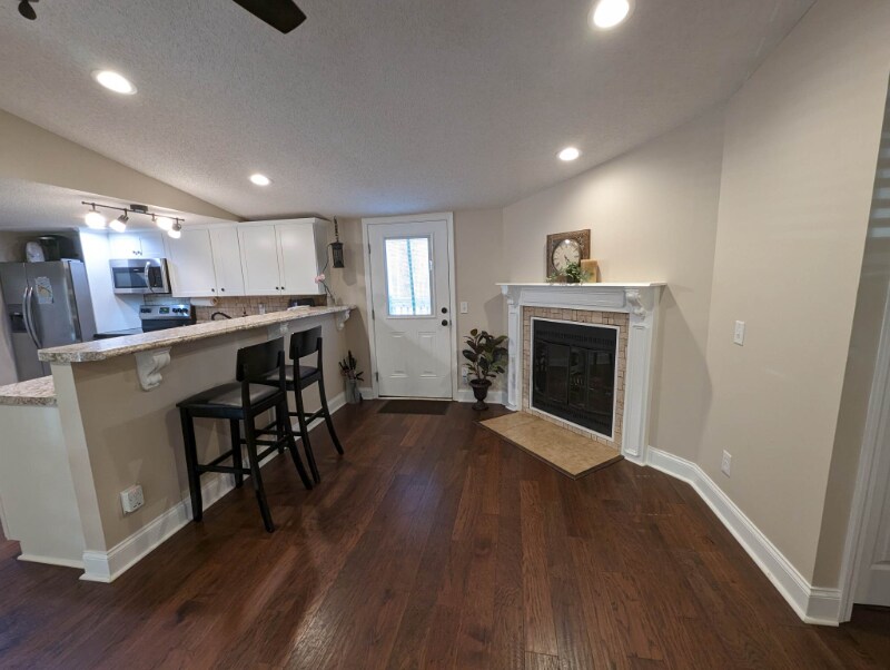 Building Photo - 213 Webb St