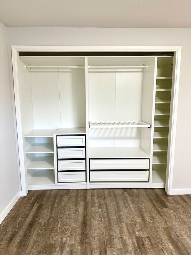 Building Photo - 1139 SW Indian Ave