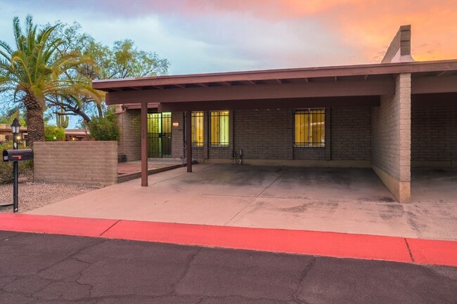 Building Photo - 510 W Cll Lago