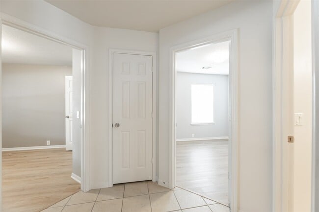 Building Photo - 16522 Grenada Falls Dr