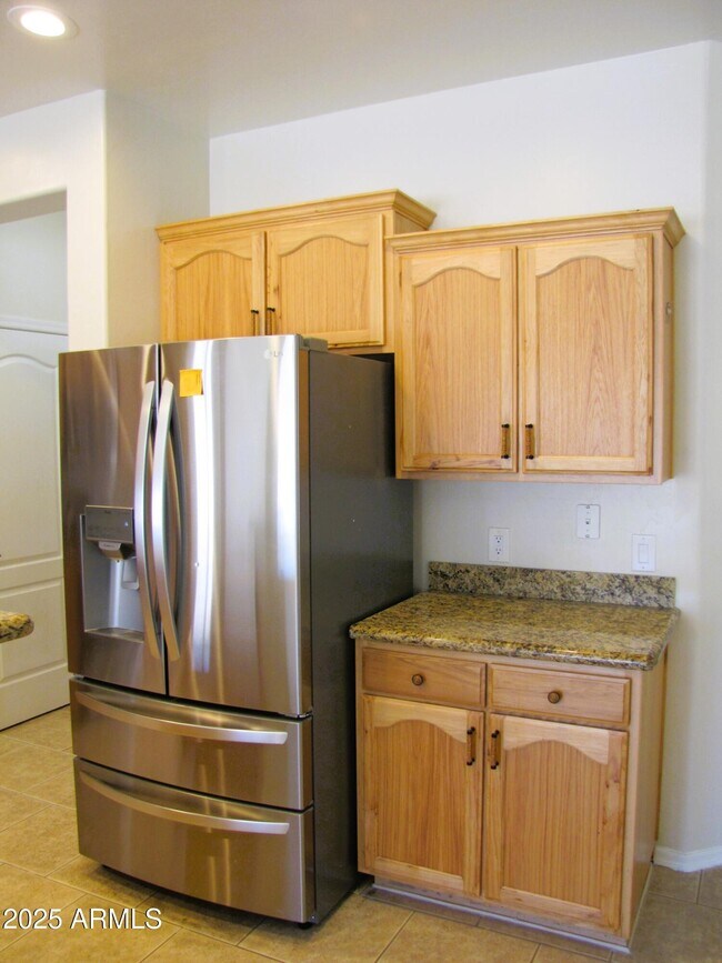 Building Photo - 1046 Estancia Dr