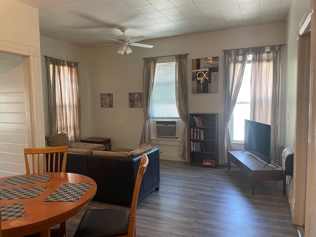 Living Room - 701 W Poplar St