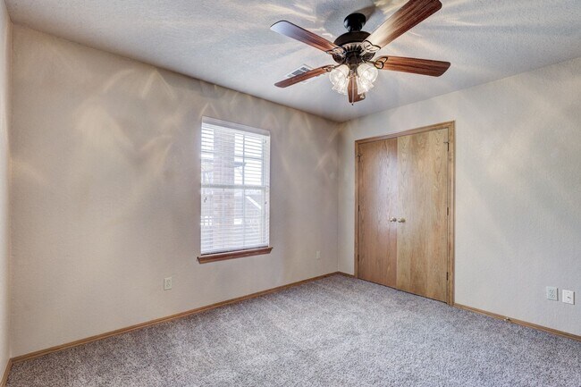 Building Photo - Stunning Open-Concept Home with Luxury Primary Suite & Outdoor Living