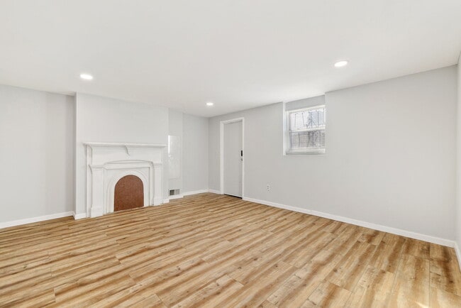 Building Photo - 2018 E Carson St