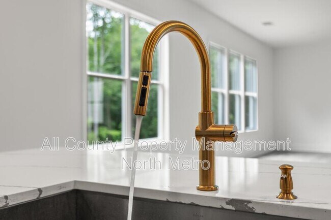 Building Photo - 382 Tillman Pass