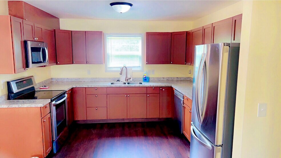 Kitchen - 957 Prosperity Ave