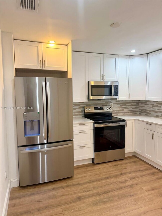 Building Photo - 11201 NE 3rd Ave