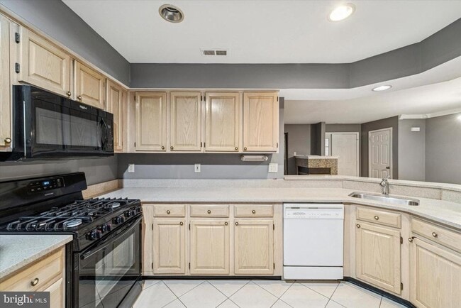 Building Photo - 606 Oswego Ct