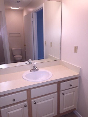 Building Photo - 2585 Grassy Point Dr