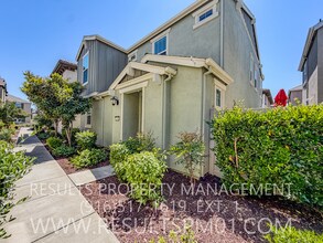 Building Photo - Beautiful Roseville 4 Bedroom Home