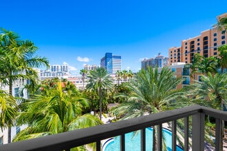 Building Photo - 720 S Sapodilla Ave