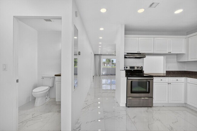 Building Photo - 105 Lake Irene Dr