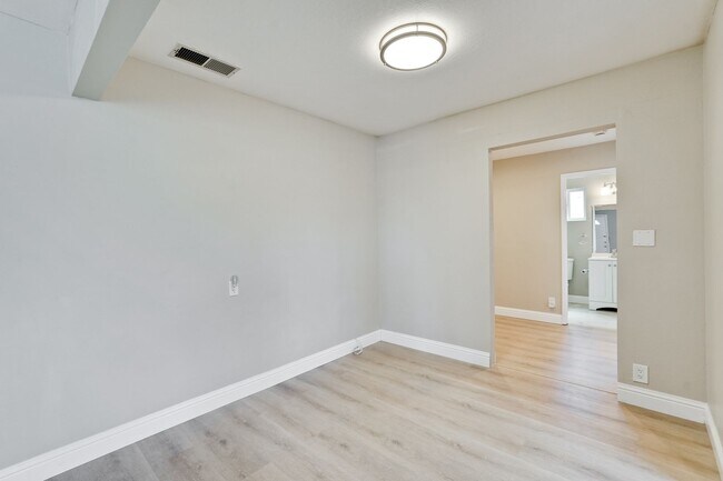 Building Photo - FOR RENT – Beautifully Updated 4 Bed / 3 Bath Home in Prime Santa Clara Location (NVIDIA)