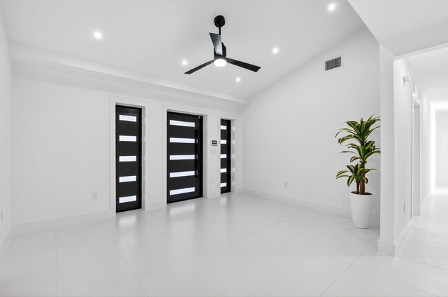 Building Photo - 1410 Beta Ct N
