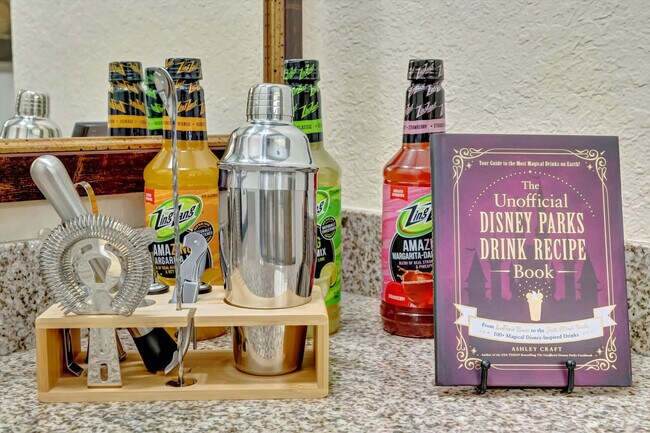 Building Photo - 12562 International Dr