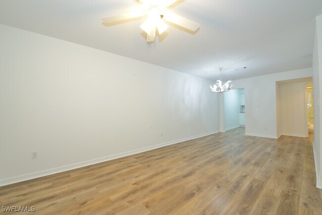 Building Photo - 800 S Golf Dr
