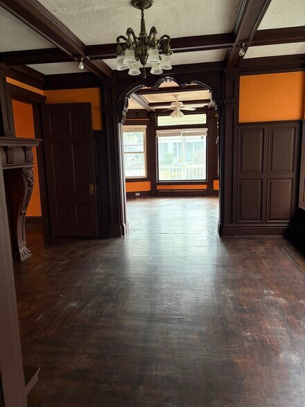 Building Photo - 129 Willow St