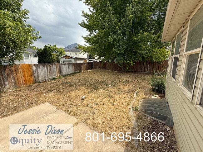 Building Photo - 108 W Oaks Dr