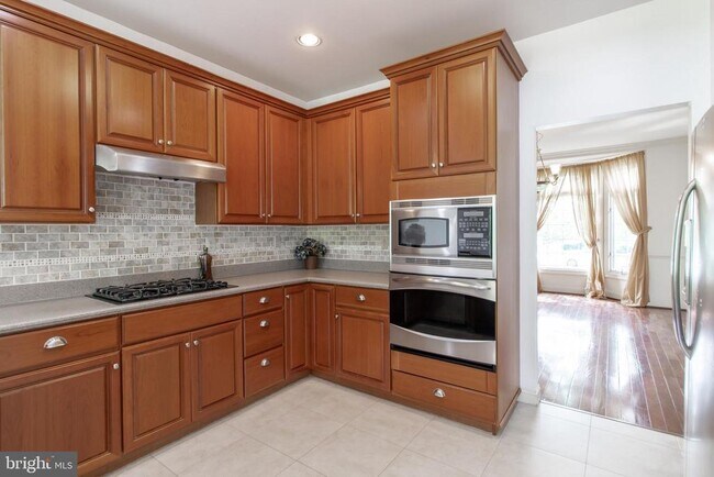 Building Photo - 17 Landon Way