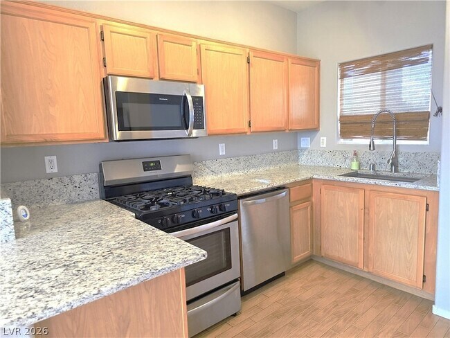 Building Photo - 1050 E Cactus Ave