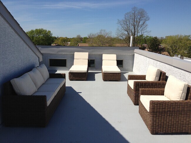 Building Photo - 240 Lauriston St