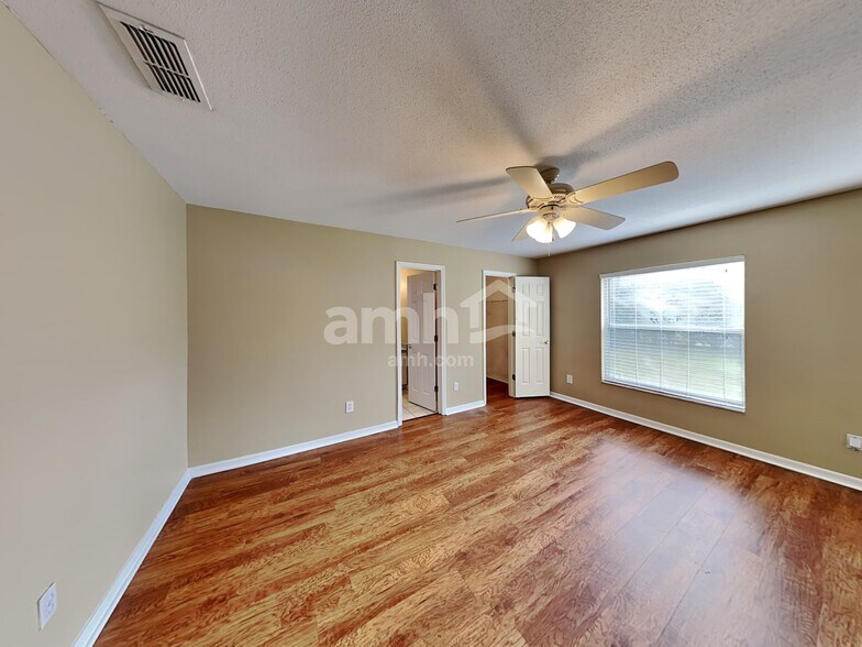 Building Photo - 919 Park Valley Cir