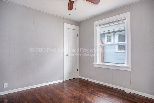 Building Photo - 5002 Euclid Ave E