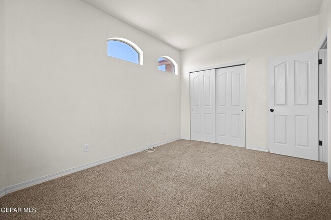 Building Photo - 369 Emerald Acres St