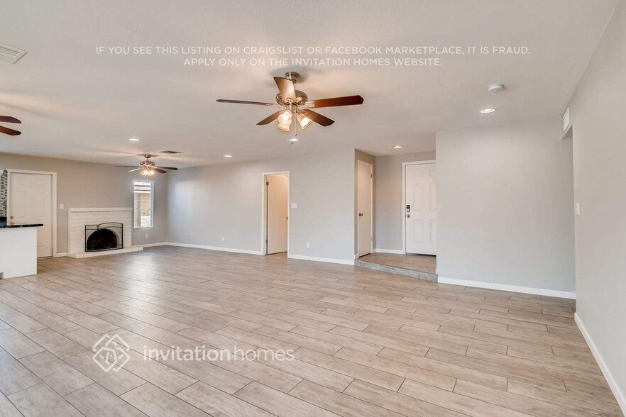 Building Photo - 1213 E El Parque Dr