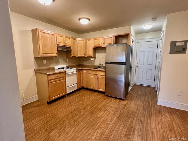 Building Photo - 185 E Lake Blvd