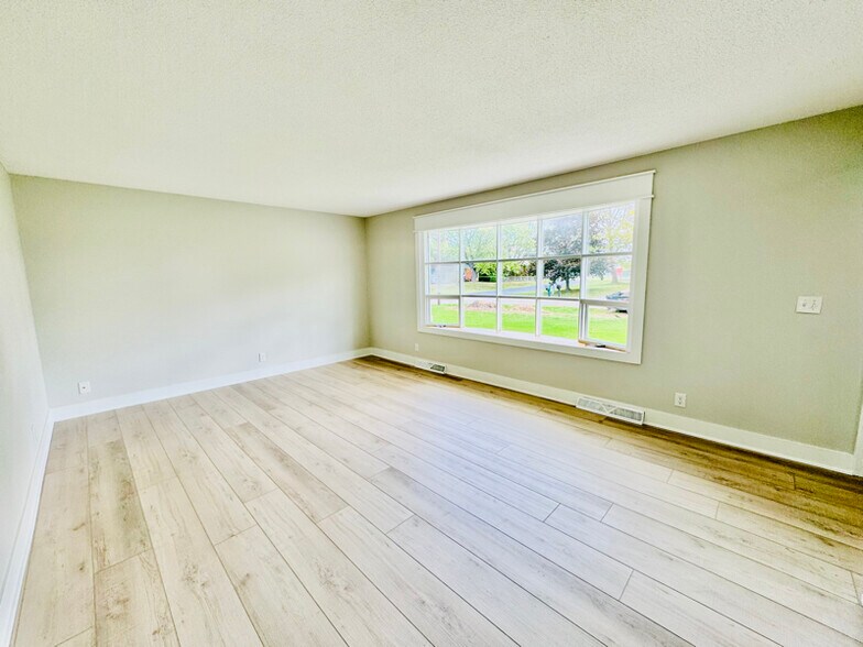 Building Photo - 5800 Ponderosa Dr
