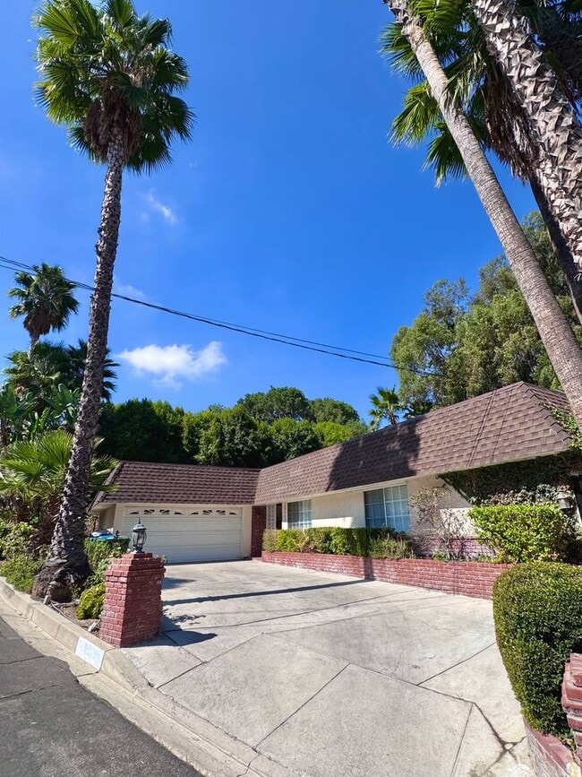 Building Photo - Beautifully remodeled 4 bedroom house in prime Woodland Hills Neighborhood