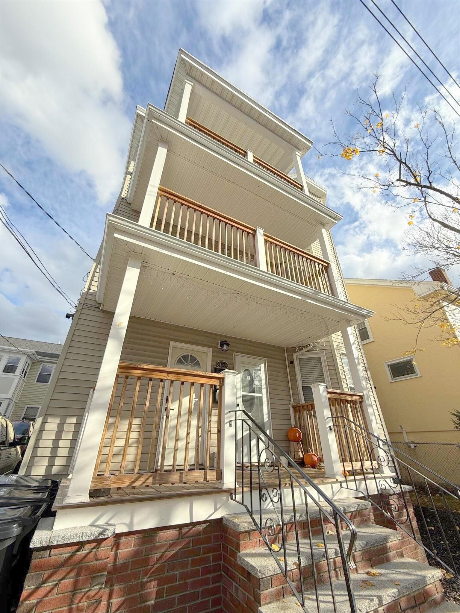 Building Photo - 196 Sherman St