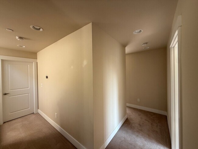 Building Photo - Modern 4 Bed, 3.5 Bath Lynnwood Home – Pri...