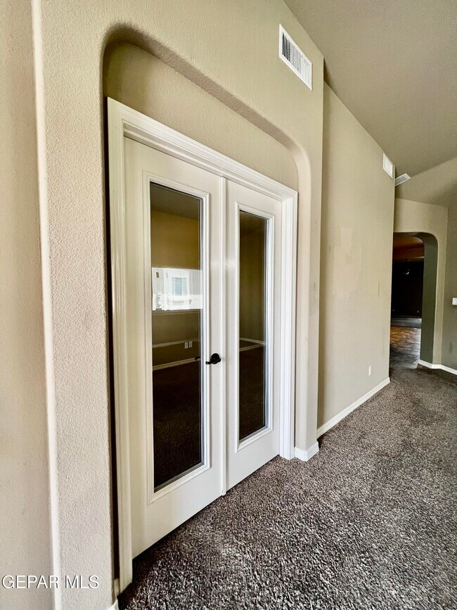 Building Photo - 3133 Clearbrook