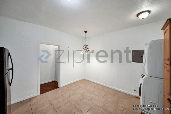 Building Photo - 2818 S Bronson Ave