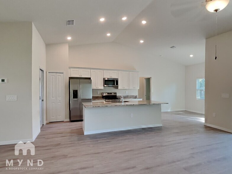 Building Photo - 2690 Shabonne Ln