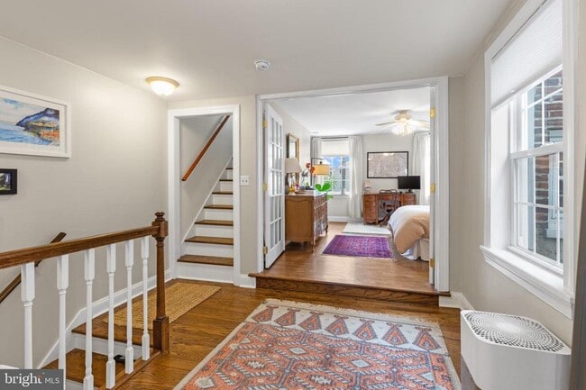 Building Photo - 239 E Thompson St