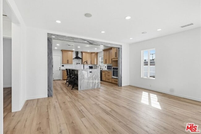 Building Photo - 2200 Easy Ave