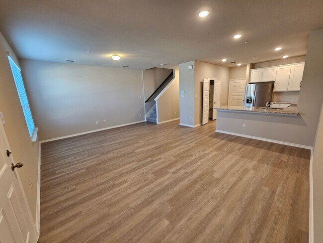 Building Photo - NEW