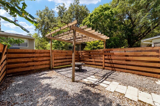 Building Photo - Haystacks Condo