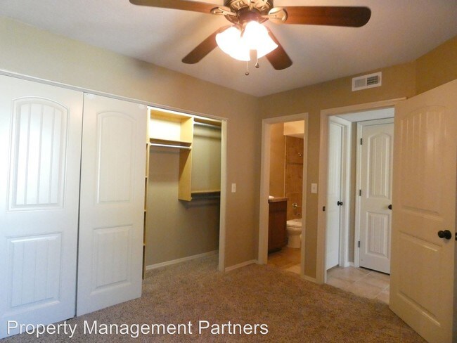 Building Photo - 2 br, 1 bath House - 10011 E Boston #104