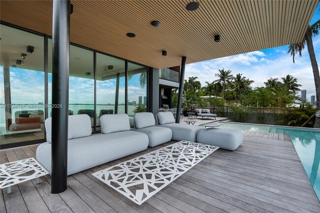 Building Photo - 1369 N Venetian Way