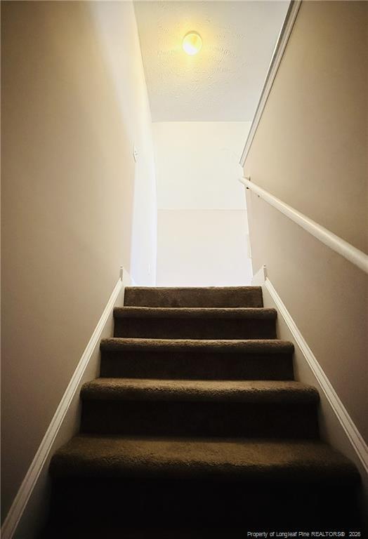 Building Photo - 318 Hawthorn Dr