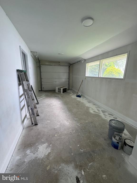 Building Photo - 40 Tinsel Rd