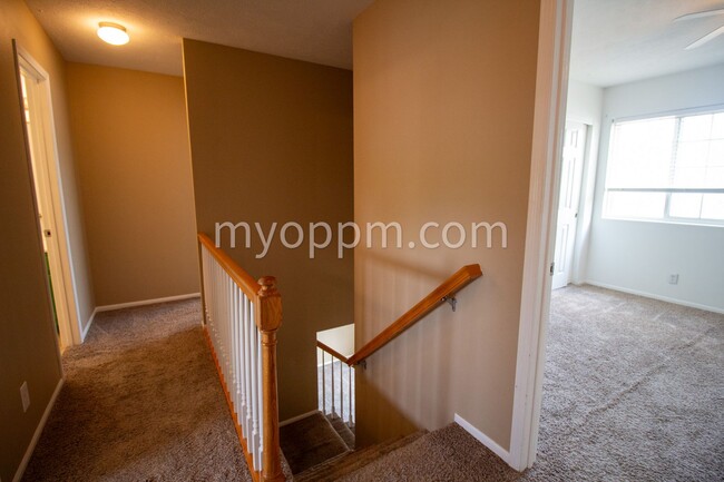 Building Photo - $1,022.50 Off Deposit! Spacious 2 Story ho...