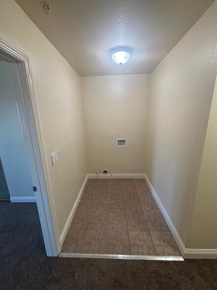 Building Photo - 8848 Orchard Ave