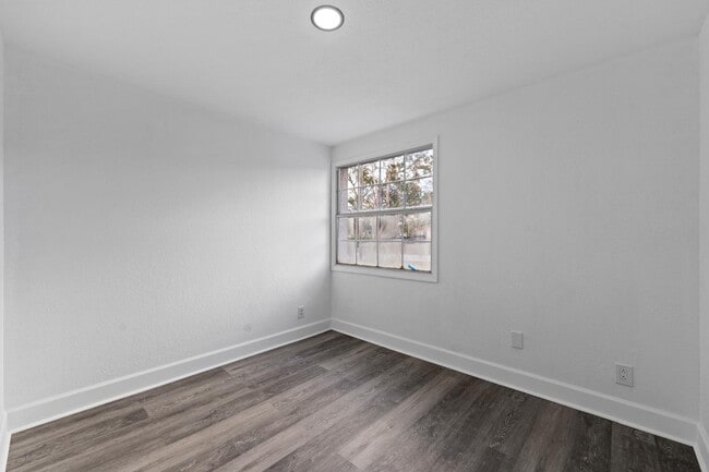 Building Photo - 9604 N 18th St