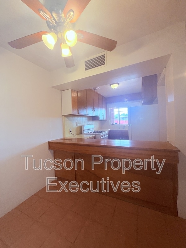 Building Photo - 4741 E 2nd St